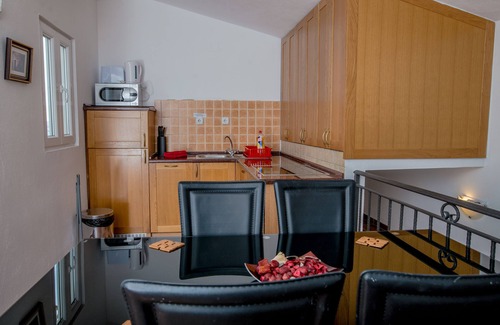 Mrcevac House | Sleeps 8/9 people. 2 apartments. Pool. Sea and mountain viewsi