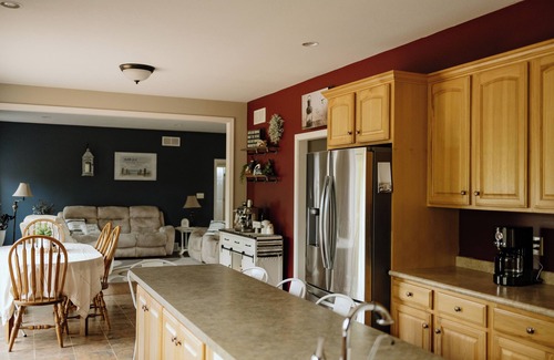 Greenville Cabin | Sleeps 8, country stay, peaceful, pond