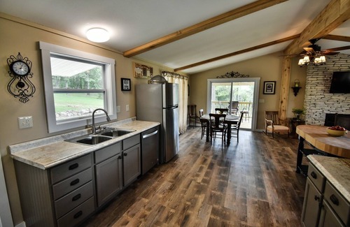 Union House | Sleeps 8; hot tub, pool, playground, firepit, fishing w/floating dock, lake view