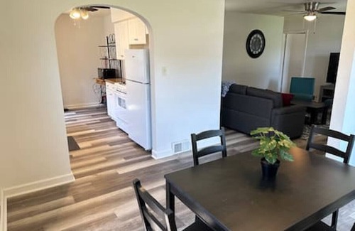 Boardman House | Sleeps 8, YSU, Fairgrounds, Wi-Fi, EV1, Remote