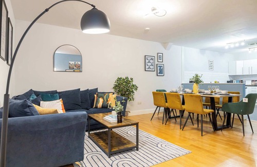 Manchester City Centre Apartment | Sleeps 9 Canal Street Apartment by City SuperHost
