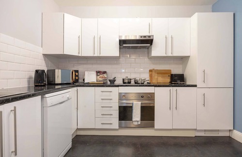 Manchester City Centre Apartment | Sleeps 9 Canal Street Apartment by City SuperHost