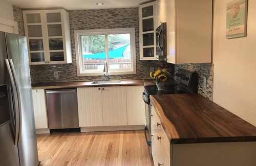 Fair Harbor House | Sleeps10!Walk 3min to beach &town. Renovated.FAIR HARBOR, FIRE ISLAND.hop towns