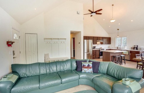 Athens House | Sleepy Hollow Lake Home with Deck, Pool Access!