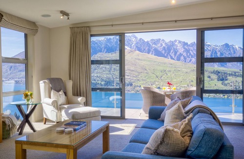 Queenstown House | Slice of Paradise: 4bdrm, 4bath, Spa, Views