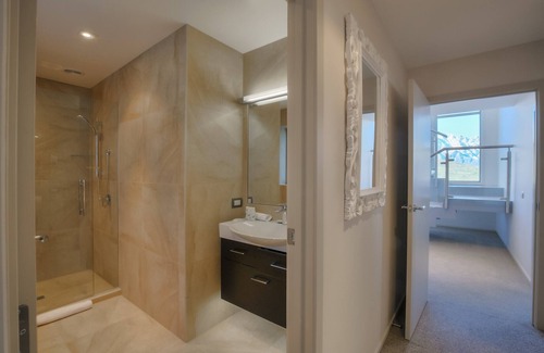 Queenstown House | Slice of Paradise: 4bdrm, 4bath, Spa, Views