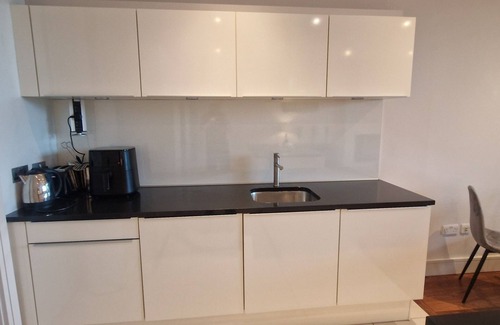 Cork Apartment | Slick & Stylish - Large 1Bd in Heart of Cork City