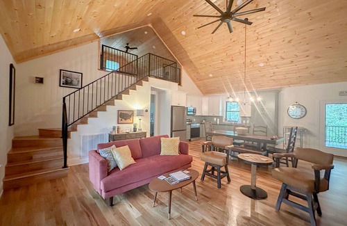 Mountain Rest House | Slicks on the River