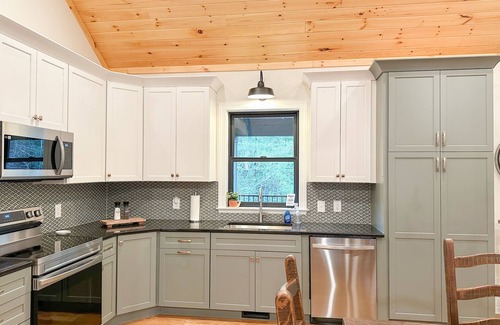 Mountain Rest House | Slicks on the River
