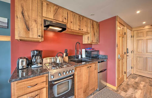 East Burke Condo | Slopeside Burke Mountain Condo w/Fireplace!