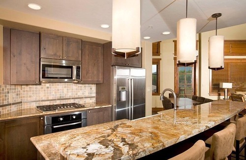 Peak 8 Condo | Slopeside Condo + Ski-in/Ski out | Access Spa