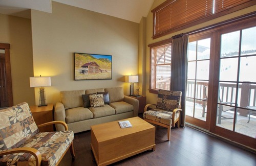 Peak 8 Condo | Slopeside Condo + Ski-in/Ski out | Access Spa