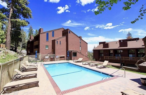 Mammoth Lakes Condo | Slopeside mountain retreat at Canyon Lodge