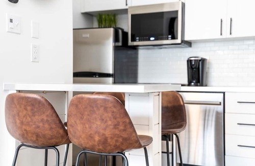 Craigleith Apartment | Slopeside Terminal - Shuttle, Pool & Hot Tub