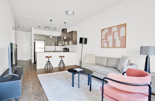 Cascade Apartment | SLU 1BR w Parking Gym views of Space Needle SEA-275