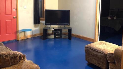 Mendenhaven Apartment | Sluice Box - Affordable, Convenient, and near Mendenhall Glacier- DISCOUNTS ON TOURS!