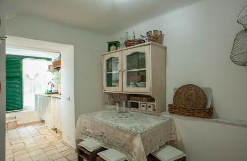La Spezia Apartment | Small Antique