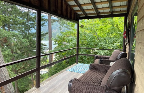 Nelson Cabin | Small Cabin with gorgeous view and lake access