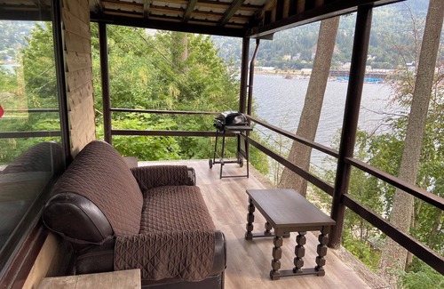Nelson Cabin | Small Cabin with gorgeous view and lake access