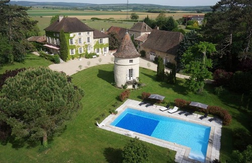 Montbellet Cottage | Small cottage for 2 persons with swimming pool in the old stable of our Castle
