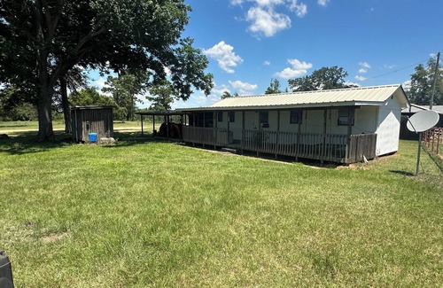 Sneads House | Small Country Home on Private FarmnIn City Limits of Sneads