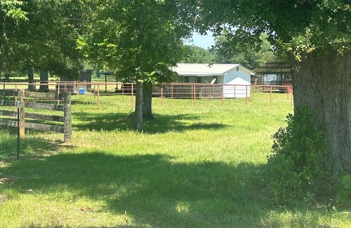 Sneads House | Small Country Home on Private FarmnIn City Limits of Sneads
