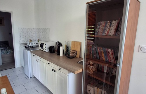 Riorges Apartment | Small country house in town