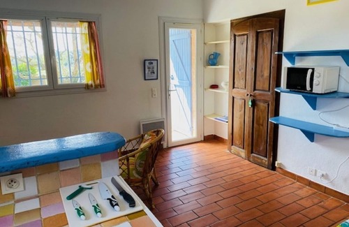 Lorgues Villa | Small farmhouse with pool, all mod cons, linen, bath towels
