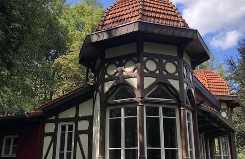 Bad Wilhelmshoehe House | Small forest villa 111