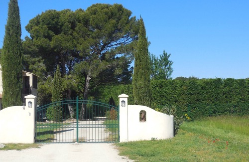 Aix-en-Provence House | Small house within a preserved natural area of 30 hectares.