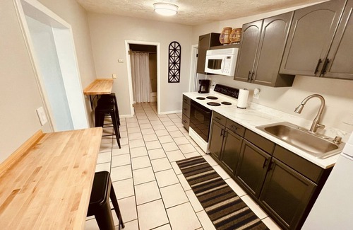 Ucon Apartment | Small Group Apartment in Century-Old Building Apt#4