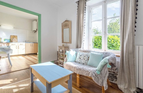 Plobannalec-Lesconil House | Small House 5 Minutes from the Beach by Car with Private Terrace and Garden