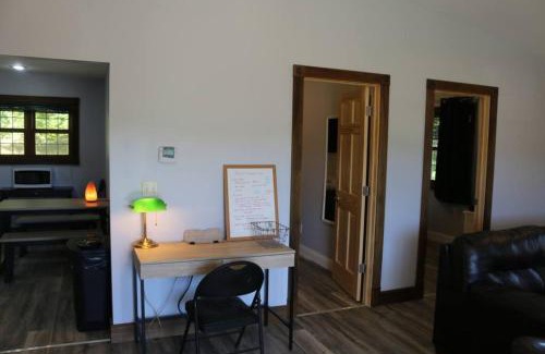 Athens House | Small House, 2 queen bedrooms, 1 bath, on route 33