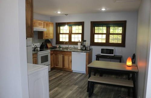 Athens House | Small House, 2 queen bedrooms, 1 bath, on route 33