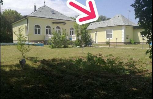 Rakosmente House | Small House in Green area