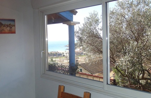 La Couronne House | Small house view and seaside, ideal for a family. 2 star ranking