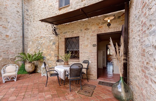 Casole d'Elsa House | Small house with panoramic swimming pool, terrace and wi fi