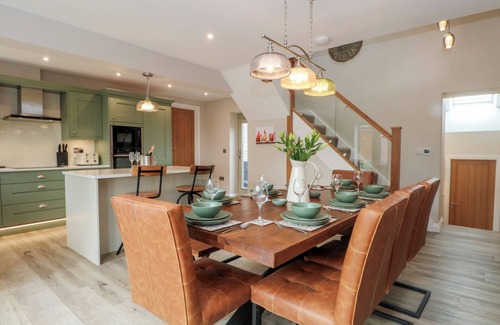 Endon Cottage | SMALL LANE BARN, family friendly, character holiday cottage in Endon