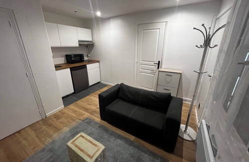 Bobigny House | Small pavilion, Jacuzzi, Barbecue, Terrace, Netflix, Canal+, Disney+.