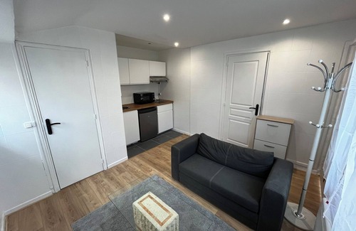 Bobigny House | Small pavilion, Jacuzzi, Barbecue, Terrace, Netflix, Canal+, Disney+.