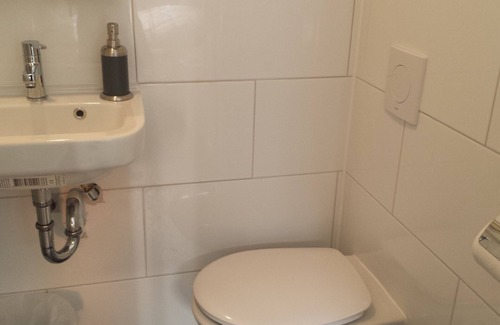 Utrecht Hotel | Small quadrupple room 1 km from center Utrecht