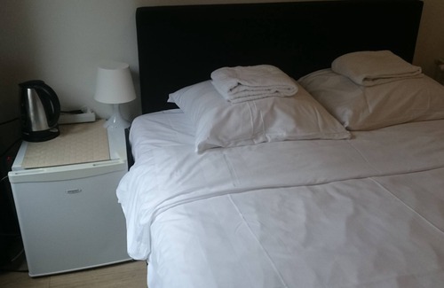 Utrecht Hotel | Small quadrupple room 1 km from center Utrecht