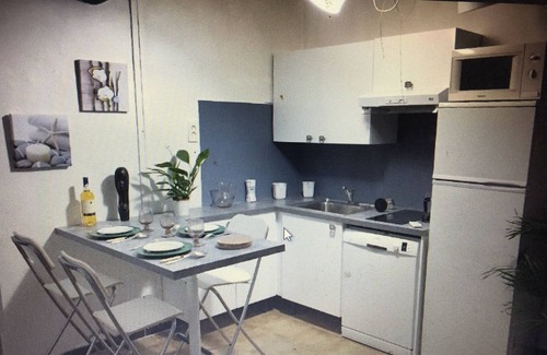 Faubourg Apartment | Small rooftop apartment in the city center, large roof terrace, silence