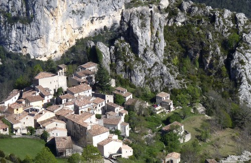 Rougon Apartment | Small stone Bastide at the bottom of a feudal castle, Grand Canyon Verdon view