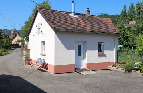 Neuwiller-les-Saverne Apartment | Small studio/Furnished rental