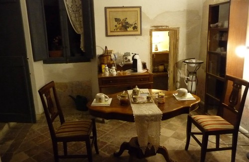 Pagliare del Tronto Apartment | Small theater fashion suite
