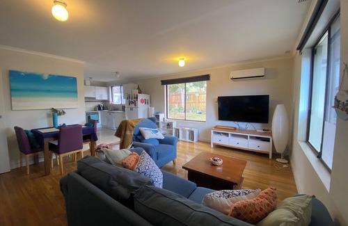 Hastings Villa | Small town charm, close to shops, beaches of your choosing and wineries.