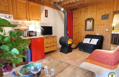 Gap Apartment | Small traditional mountain cottage, sleeps 2/3, sauna, Gap, Hautes-Alpes