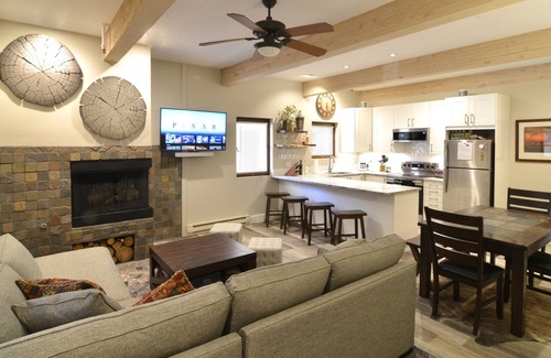 Ketchum Condo | Smart Sun Valley location! Year-round heated pool & spa. Walk to town & lifts.