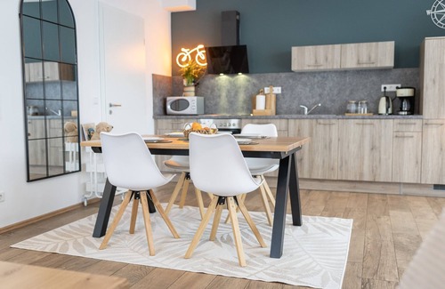 Bad Zwischenahn House | SmartFewo: Haus Wasser | Penthouse | Sauna | Park